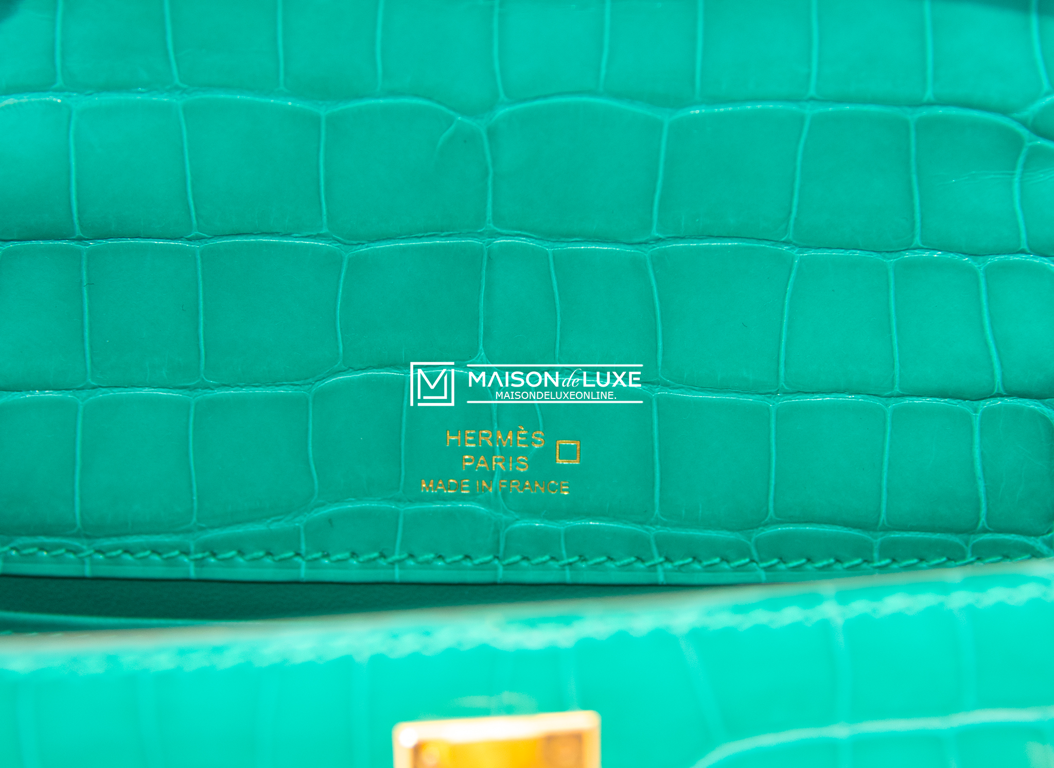 A SHINY VERT EMERALD POROSUS CROCODILE KELLY CUT CLUTCH WITH